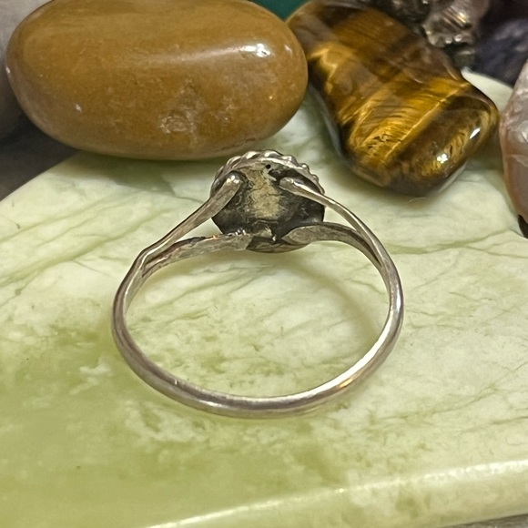 Vintage Native Style Ring - Picture 5 of 11
